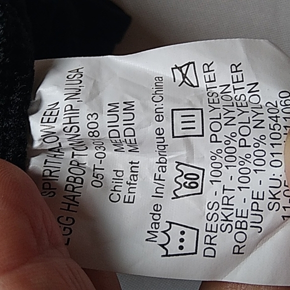 Spirit Halloween 2 Piece Female Vampire Costume - Picture 5 of 8